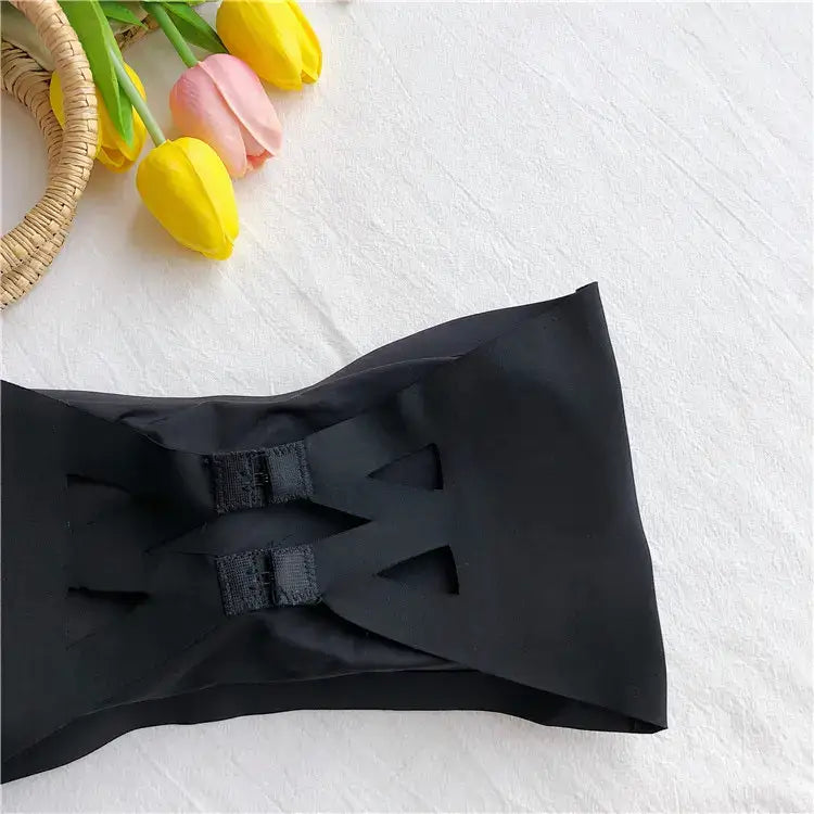 Wireless strapless bra